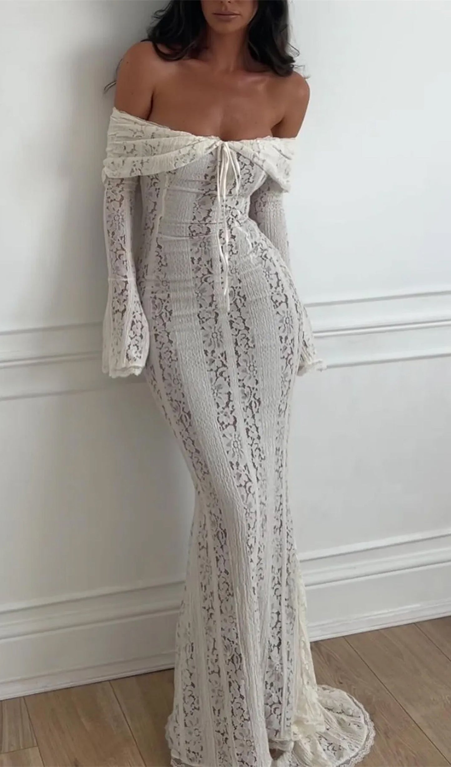 Vintage Çiçekli Dantel Kapalı Omuz Maxi Elbise