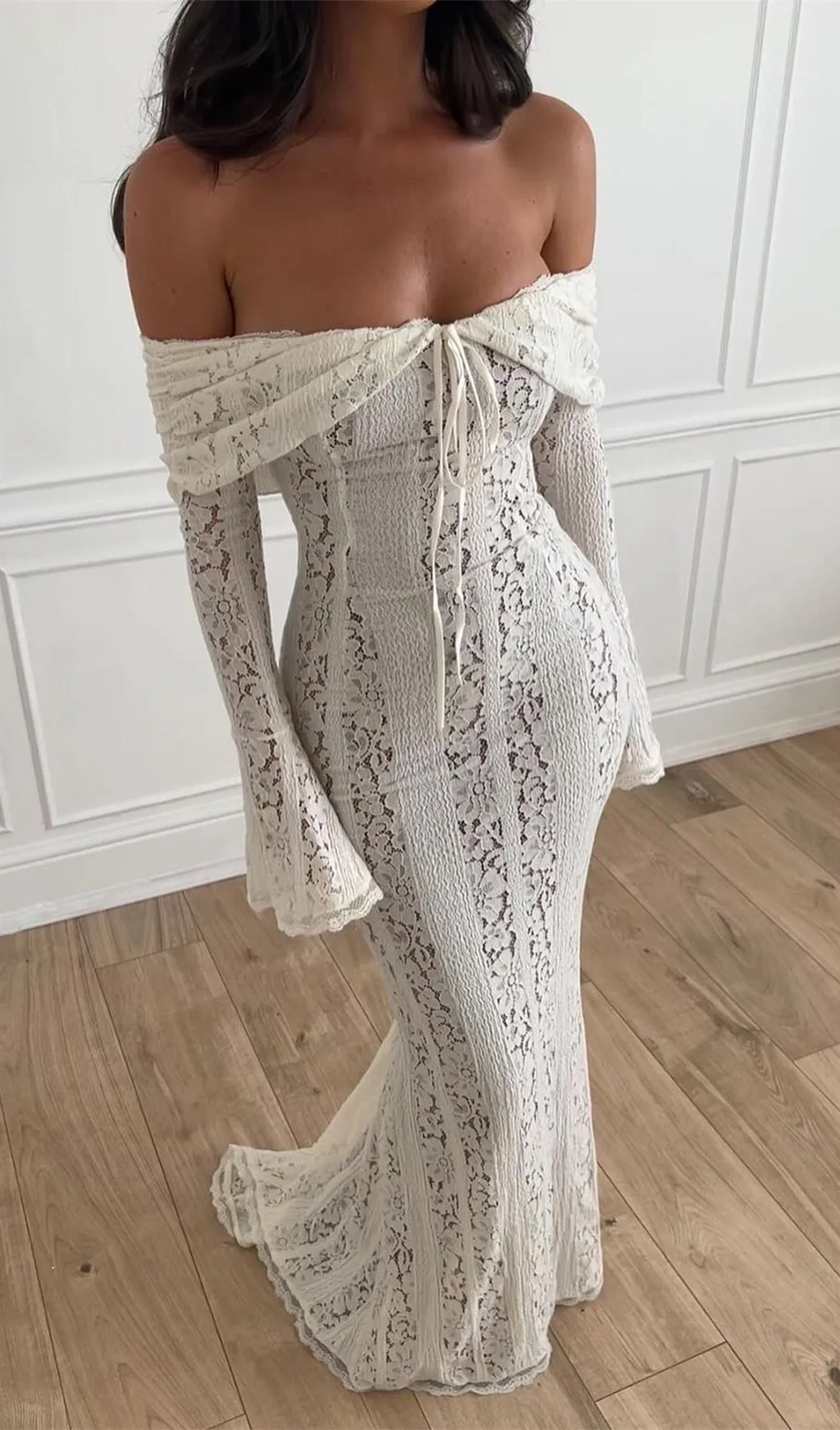 Vintage Çiçekli Dantel Kapalı Omuz Maxi Elbise